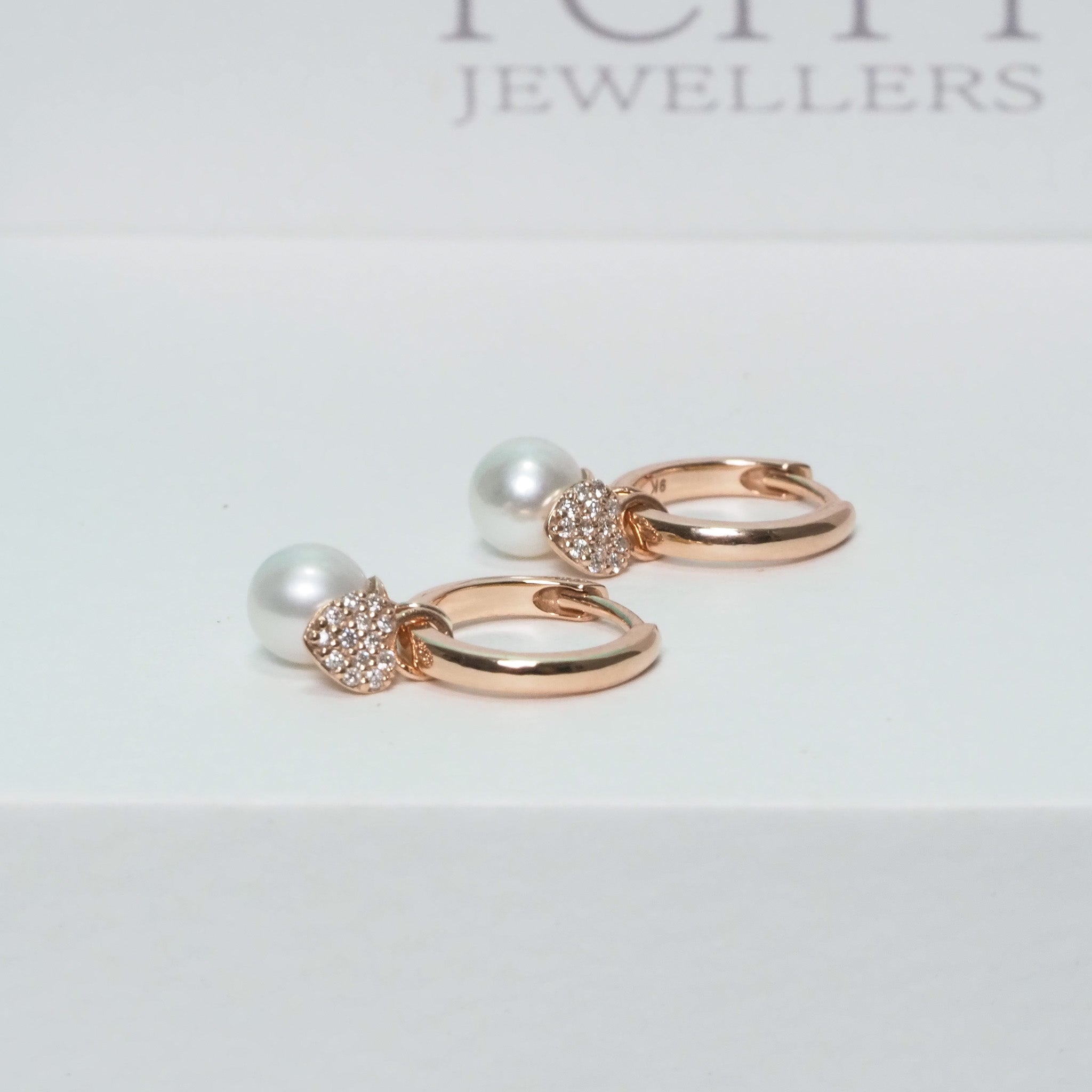 TRIESTE PEARL HOOP & CHARM EARRING GOLD PEARL