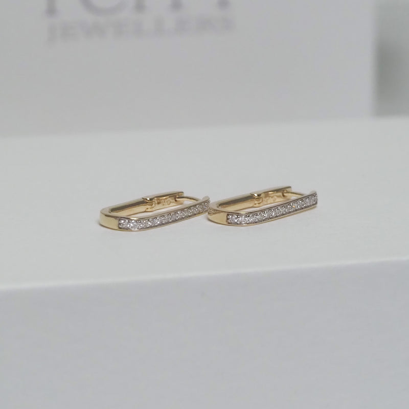 Elongated Paperclip Huggie 17mm