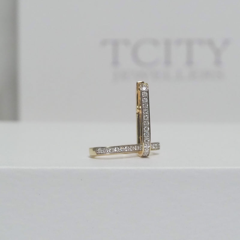 Elongated Paperclip Huggie 17mm