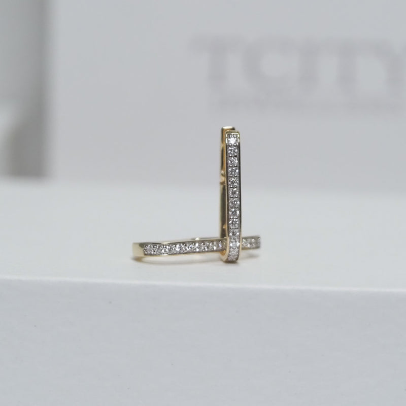 Elongated Paperclip Huggie 17mm