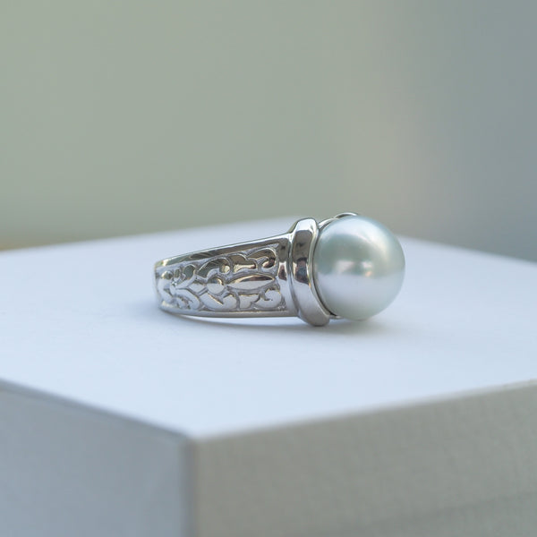 Button South Sea Pearl Damask Ring