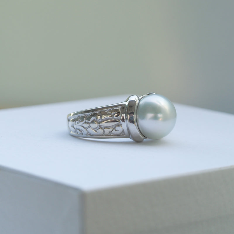 Button South Sea Pearl Damask Ring