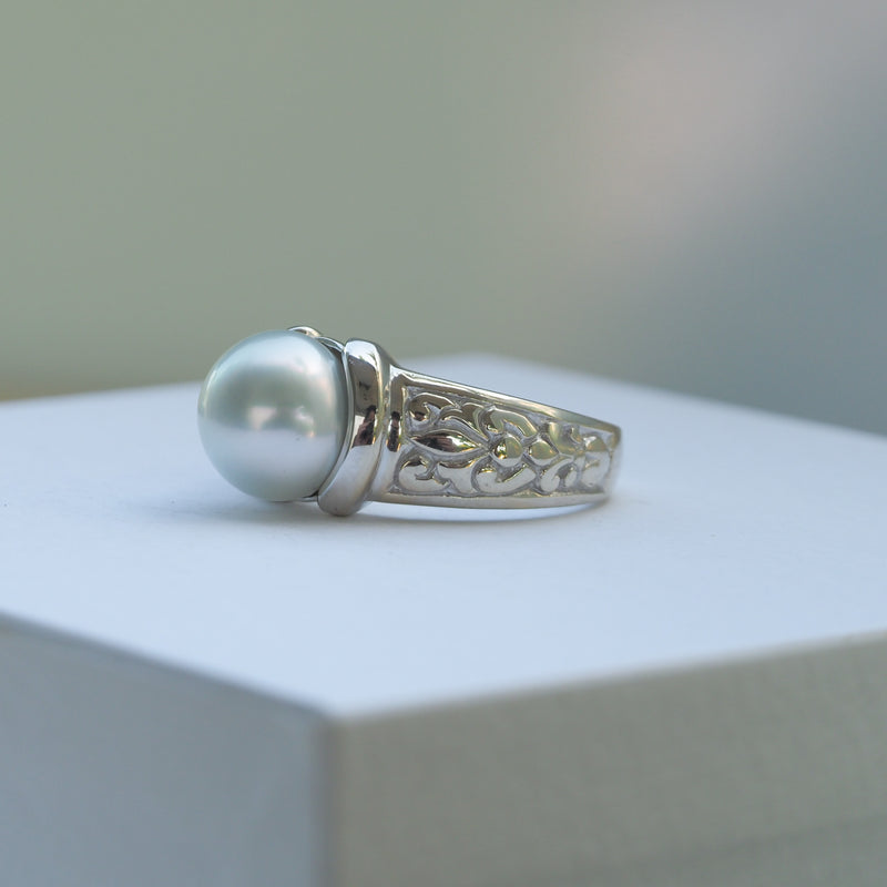 Button South Sea Pearl Damask Ring